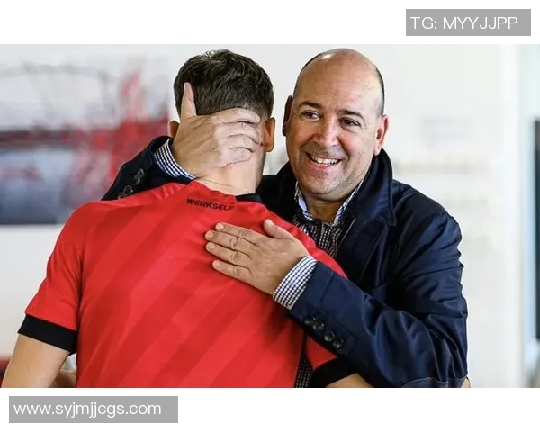 卡罗与足球明星的精彩瞬间:一组珍贵照片背后的故事与回忆 卡罗与足球明星的精彩瞬间:一组珍贵照片背后的故事与回忆